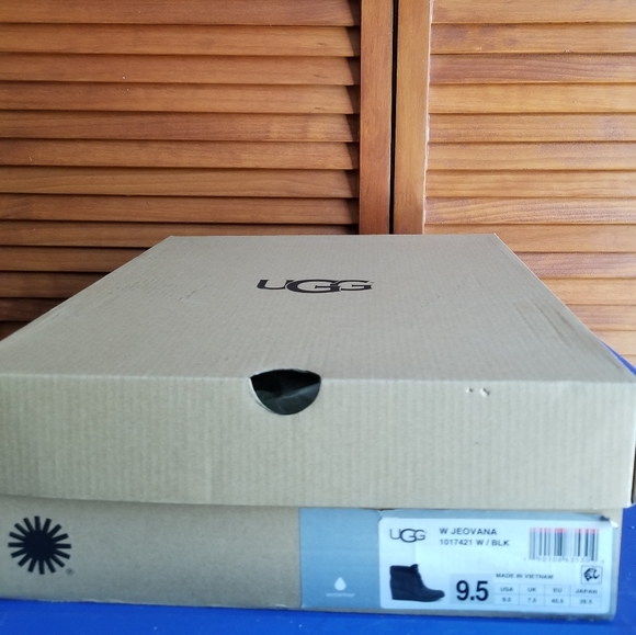 🚫SOLD🚫 Ugg Jeovana Shearling Wedge Booties - Picture 8 of 12